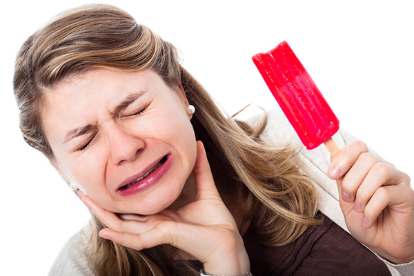 Sensibilidade nos dentes pode ocorrer com frio, quente ou doce